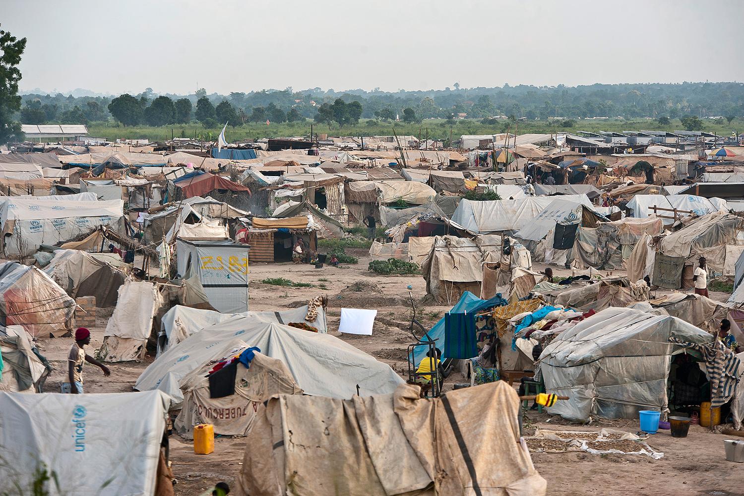 Kriegsflüchtlinge fristen ihr Leben im M'Poko Camp am Flughafen von Bangui