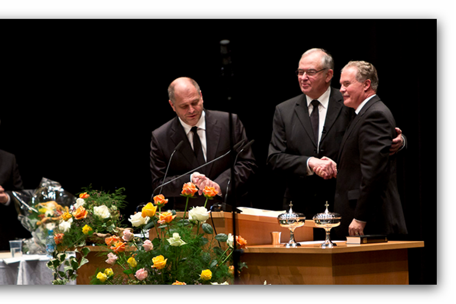 Der neue Apostel Jürg Zbinden (rechts, Fotos: J. Krämer)