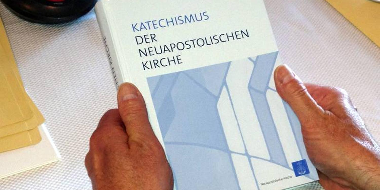 Der deutschsprachige Katechismus wird momentan gedruckt (Foto: NAKI)