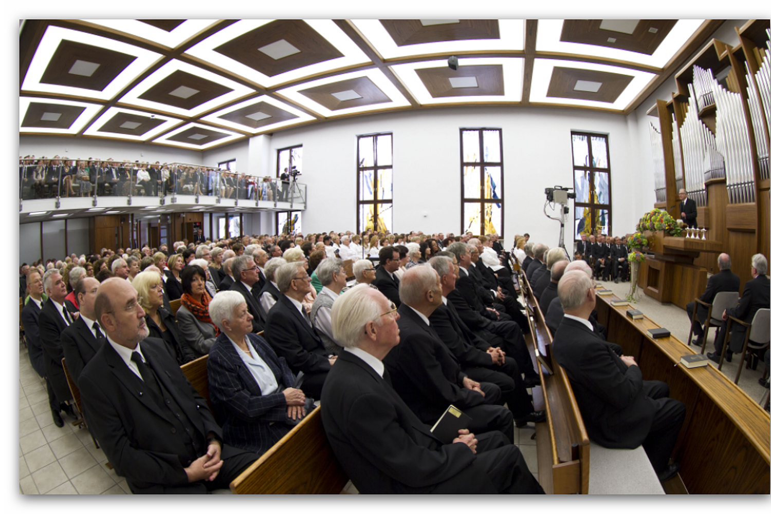 Eingeladen waren die Amtsträger der Neuapostolischen Kirche (Fotos: NAK HRS, J. Krämer)