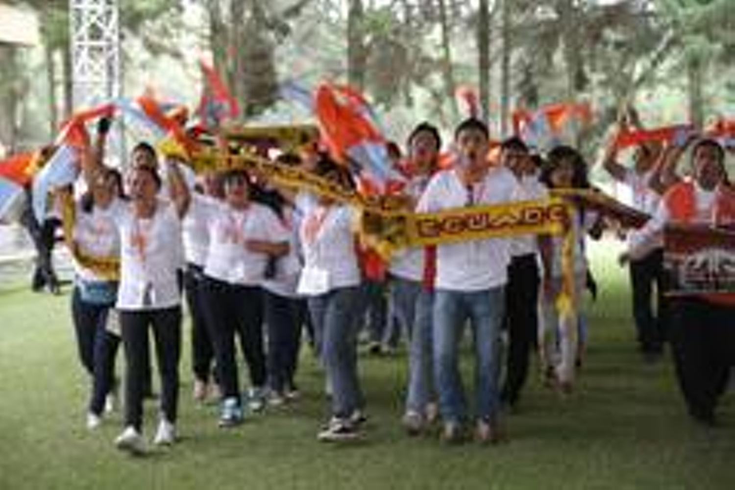 Los participantes ingresan a la carpa (todas las fotos: INA Ecuador)