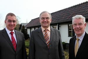 Bezirksapostel Armin Brinkmann, Stammapostel Wilhelm Leber und Bezirksapostel Theodoor de Bruijn (Foto: W. Ruppe)