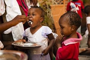 Nahrung und Wasser für Haiti (Foto: UNICEF)
