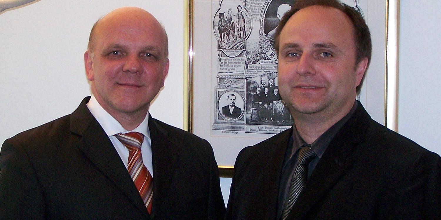 Verantwortlich für die interne Kommunikation bei der Neuapostolischen Kirche International: Andreas Grossglauser, rechts (Foto: NAKI)
