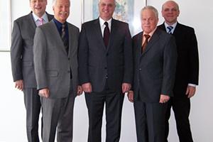 Die Projektgruppe Ökumene der Neuapostolischen Kirche. Zweiter von links: Bischof Paul Imhof aus der Schweiz, der als neues Mitglied ernannt wurde (Foto: NAKI)