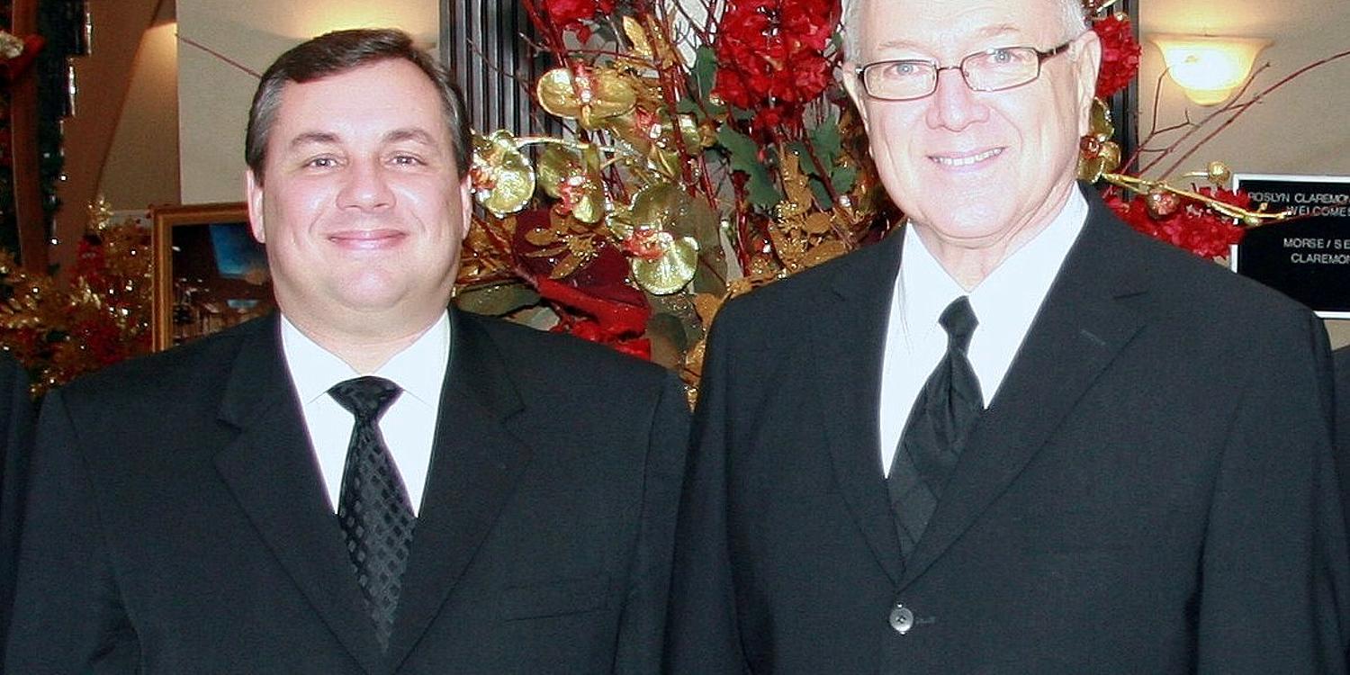 L’apôtre de district adjoint Leonard Kolb (à gauche) et l’apôtre de district Richard Freund (Photo : NAC USA).