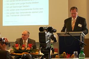 Bezirksapostel Markus Fehlbaum bei seiner Rede