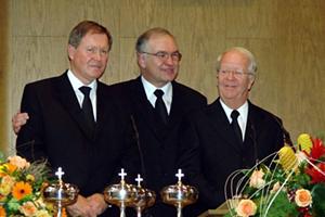 Stammapostel Leber mit Bezirksapostel Fehlbaum (links) und Bezirksapostel Armin Studer (Foto: NAK Schweiz)
