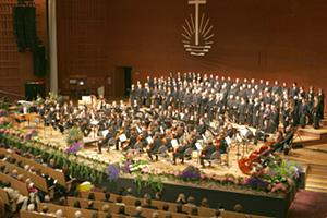 Pentecost concert in the Hamburg CCH (Photo: Verlag)