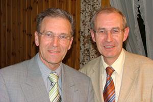 Bischof Jean-François Perret (links) tritt Mitte Juni in den Ruhestand. Als Nachfolger ist der Bezriksälteste Jean-Jacques Hildbrand vorgesehen. (Foto: NAK Schweiz)